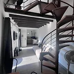 לינה וארוחת בוקר Chateau Camus *