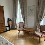 לינה וארוחת בוקר Chateau Camus מונטמארו