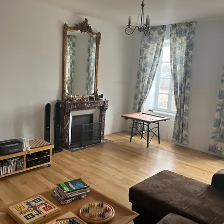 לינה וארוחת בוקר Chateau Camus מונטמארו