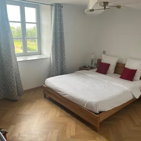 לינה וארוחת בוקר Chateau Camus *