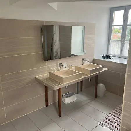 לינה וארוחת בוקר Chateau Camus