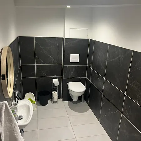 לינה וארוחת בוקר Chateau Camus מונטמארו