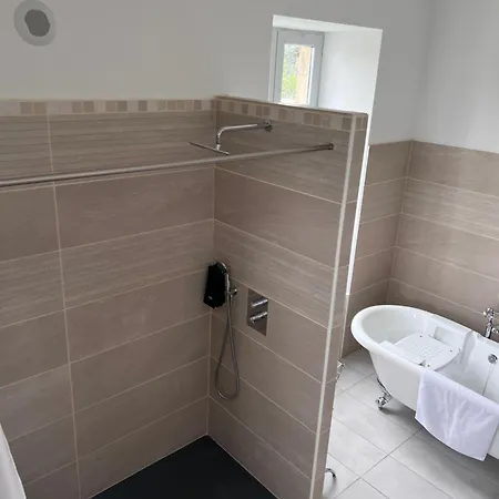 Chateau Camus לינה וארוחת בוקר מונטמארו