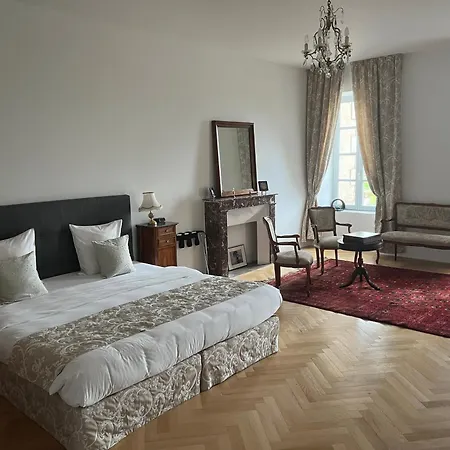 Chateau Camus לינה וארוחת בוקר