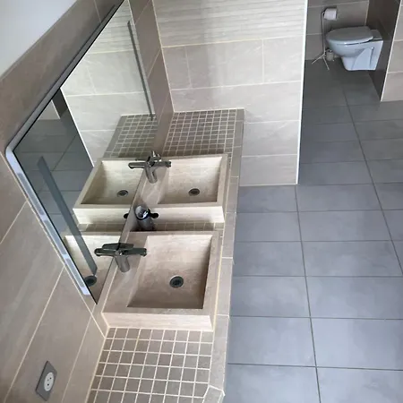 לינה וארוחת בוקר Chateau Camus מונטמארו