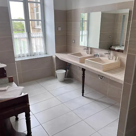 Chateau Camus Bed & Breakfast Montmarault
