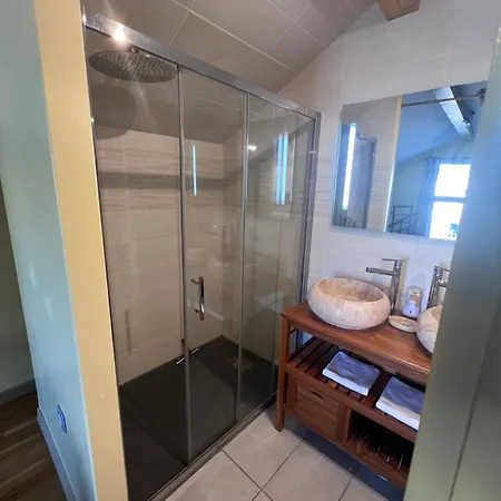 Chateau Camus * מונטמארו