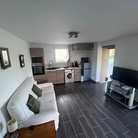 Chateau Camus לינה וארוחת בוקר *